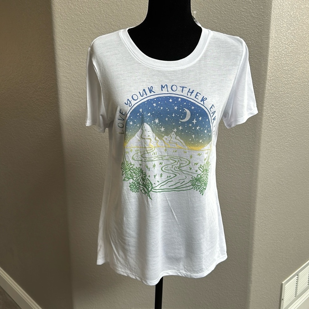 NWT Modern Lux Earth Day T-Shirt Size Large